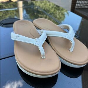 Reef White and Tan Cushion Cloud Sandals